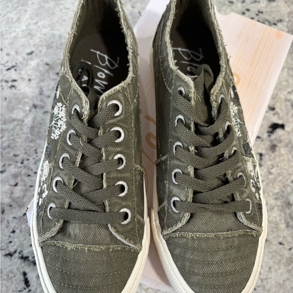 Blowfish Women's Dark Green Floral Sneakers - Picture 4 of 5